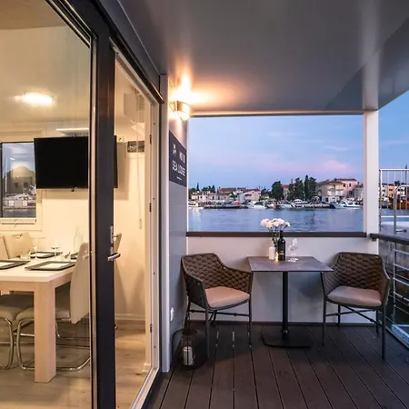 The Sea Novigrad - Bootshaus Floating Sea House * Novigrad (Istria)