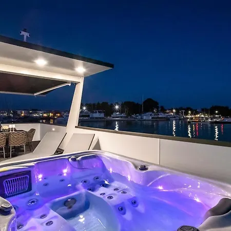 The Sea Novigrad - Bootshaus Floating Sea House Novigrad Istria