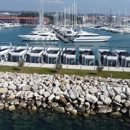 The Sea Novigrad - Bootshaus Floating Sea House Båthotell
