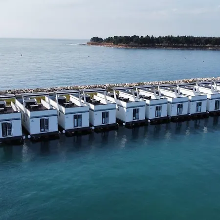 Stylish Houseboat By The Sea In Novigrad