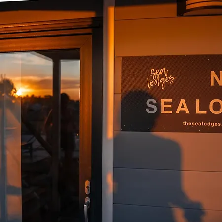 The Sea Novigrad - Hausboot Floating Sea House ספינת מלון *