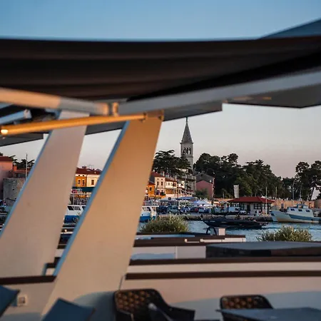 The Sea Novigrad - Bootshaus Floating Sea House Båthotell