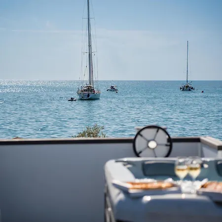 The Sea Novigrad - Hausboot Floating Sea House *