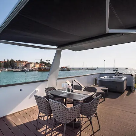 Stylish Houseboat By The Sea In Novigrad *