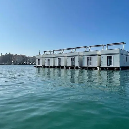 Stylish Houseboat By The Sea In Novigrad Botel