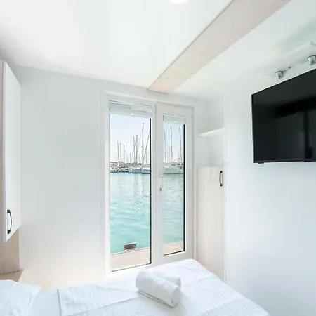 Botel Stylish Houseboat By The Sea In Novigrad