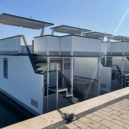 Stylish Houseboat By The Sea In Novigrad Botel *