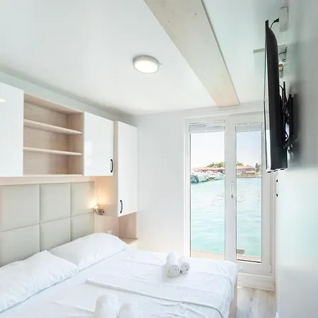 Botel Stylish Houseboat By The Sea In Novigrad