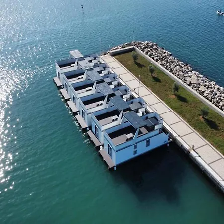Stylish Houseboat By The Sea In Novigrad Botel *