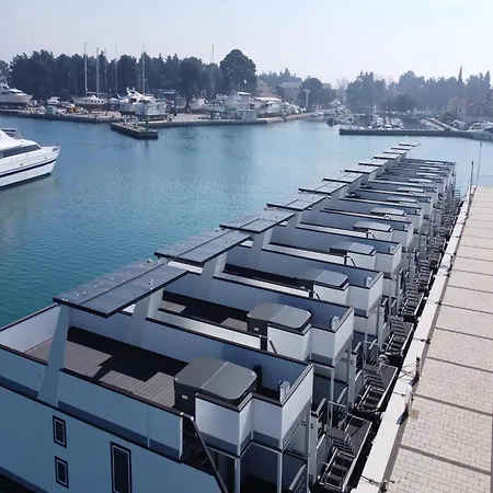 Botel Stylish Houseboat By The Sea In Novigrad *