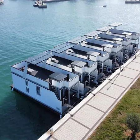 Stylish Houseboat By The Sea In Novigrad *