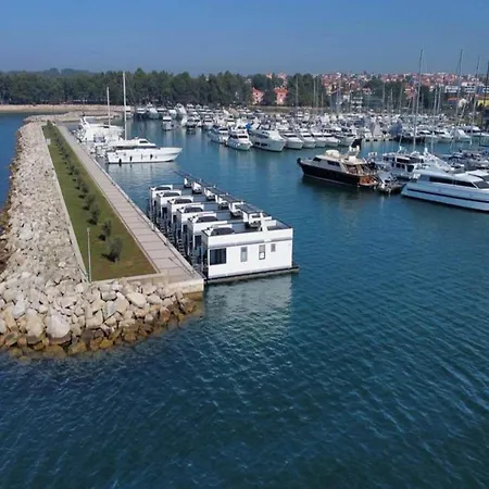 Botel Stylish Houseboat By The Sea In Novigrad *