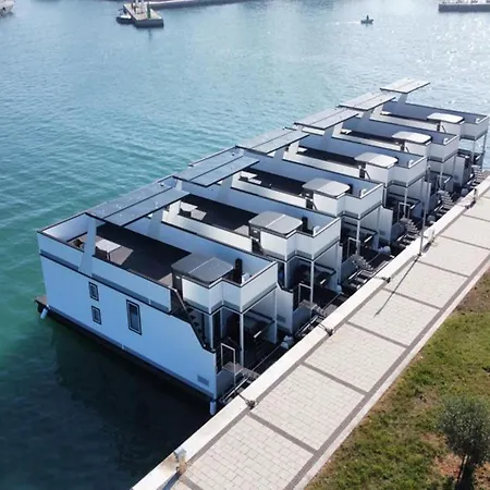 Stylish Houseboat By The Sea In Novigrad *