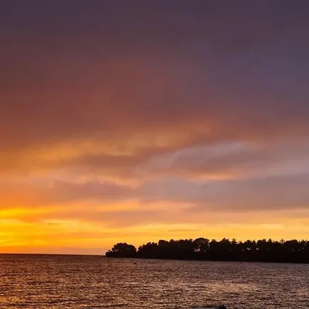 The Sea Novigrad - Hausboot Floating Sea House *